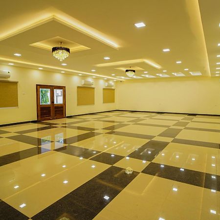 Отель Tpc Camphor Tiruchirappalli Экстерьер фото