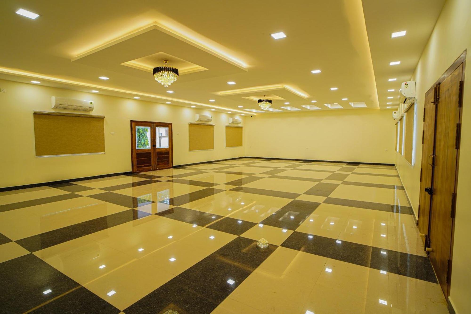 Отель Tpc Camphor Tiruchirappalli Экстерьер фото