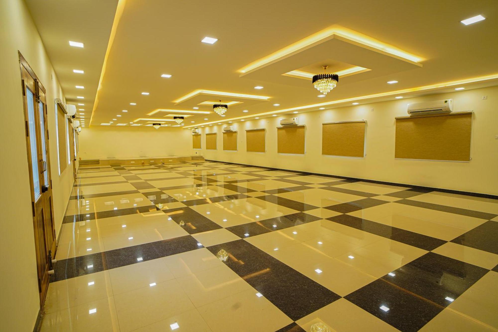 Отель Tpc Camphor Tiruchirappalli Экстерьер фото