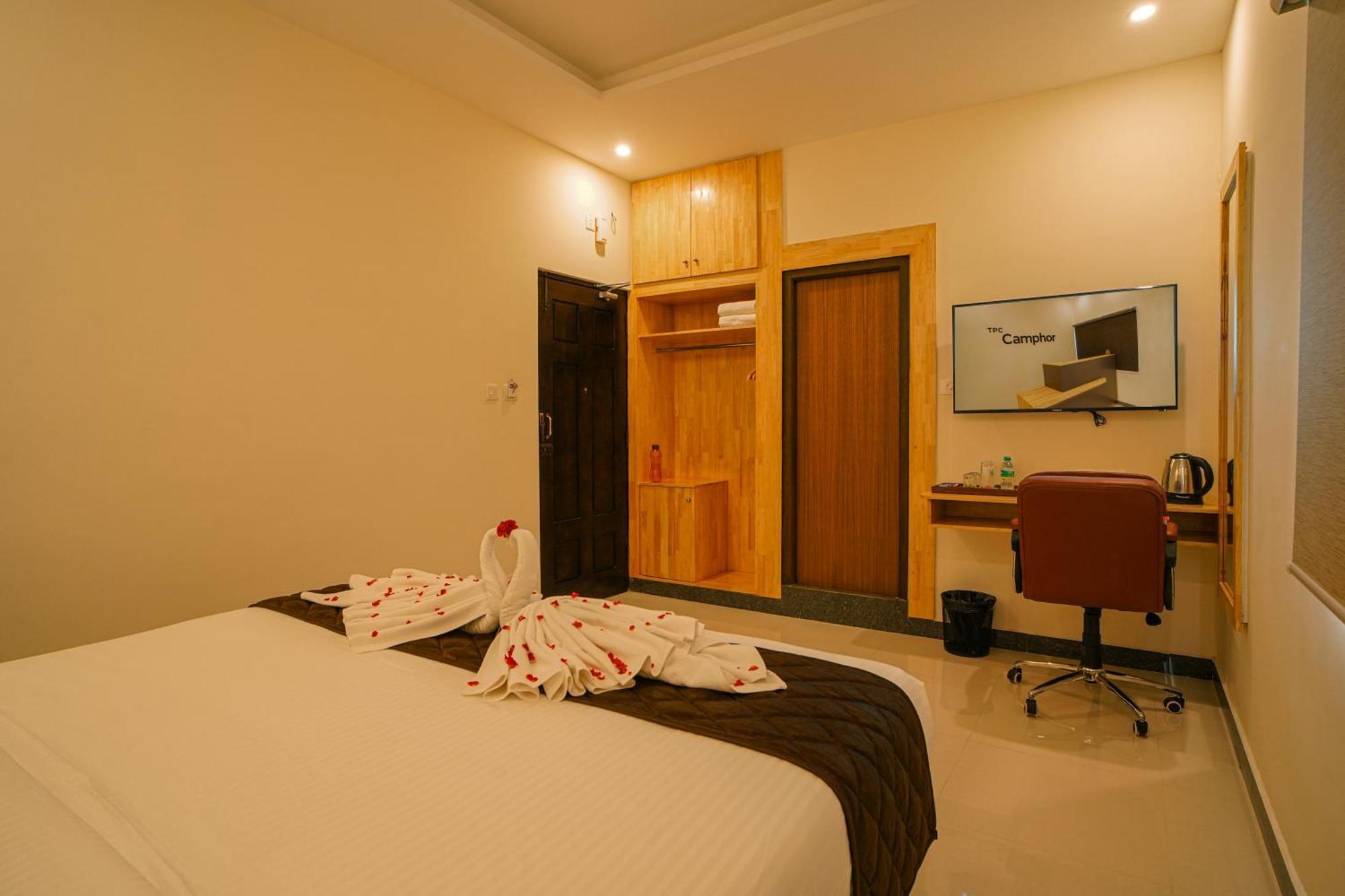 Отель Tpc Camphor Tiruchirappalli Экстерьер фото