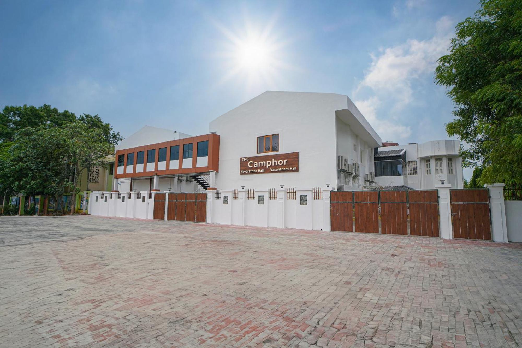 Отель Tpc Camphor Tiruchirappalli Экстерьер фото